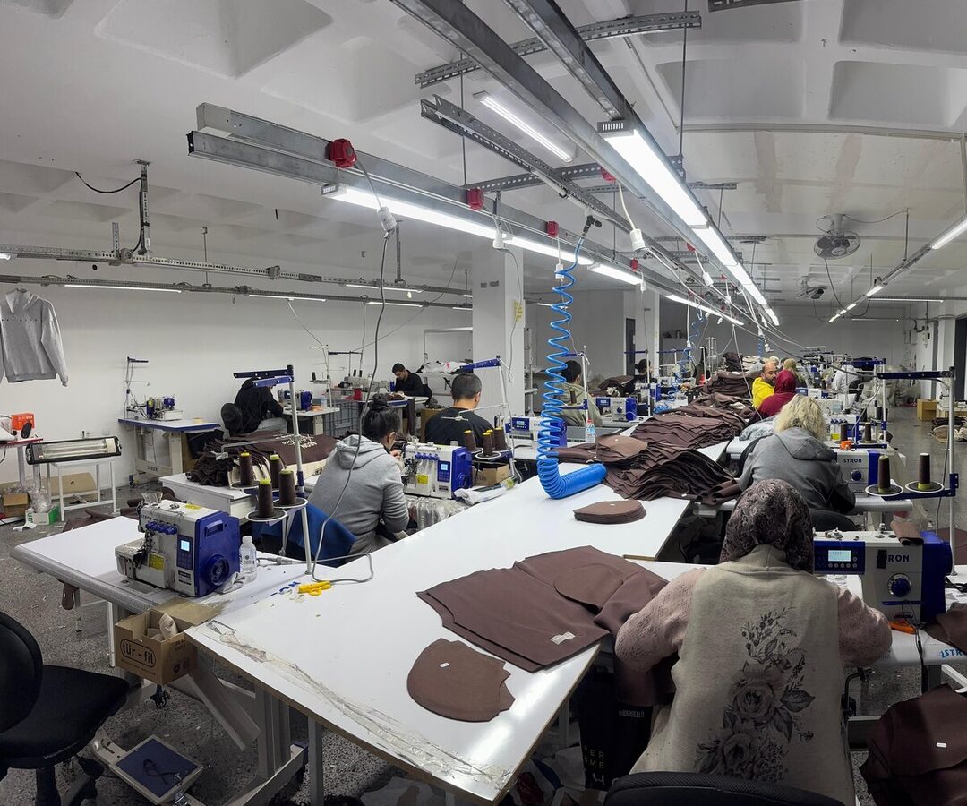 Sewing floor with 50+ machines